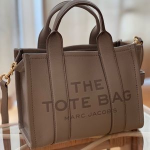 MARC JACOBS - The Small Leather Tote Bag (Cement)